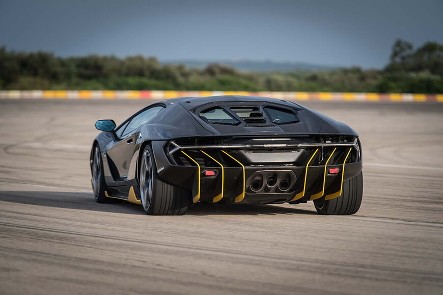 Lamborghini-Centenario-LP-770-4-rear-end