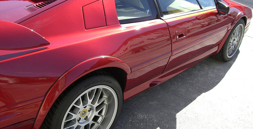 Lotus Esprit V8 detal prawego boku
