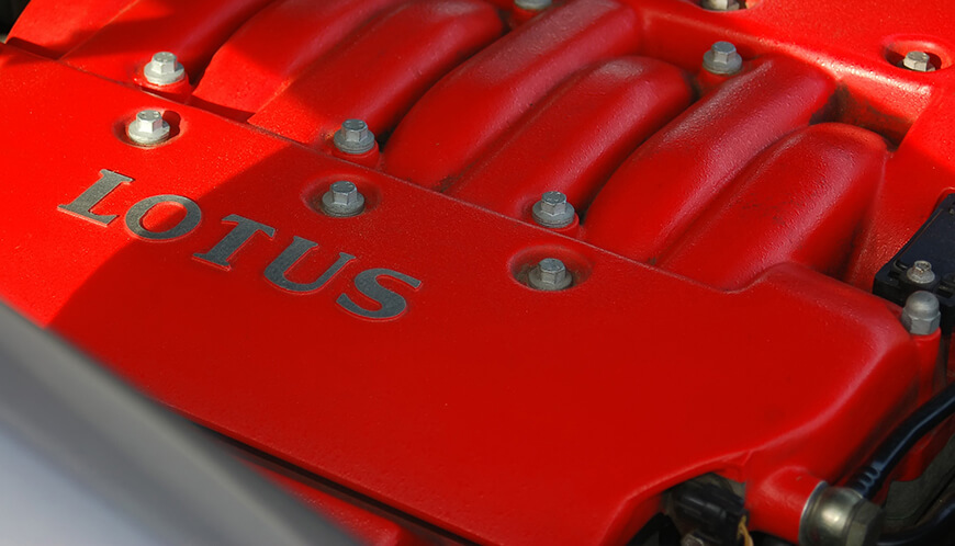 Lotus Esprit V8 detal silnika