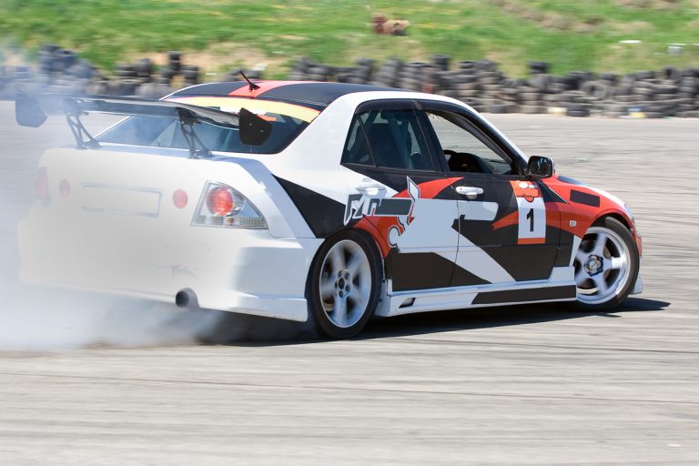 Sportowa jazda na torze