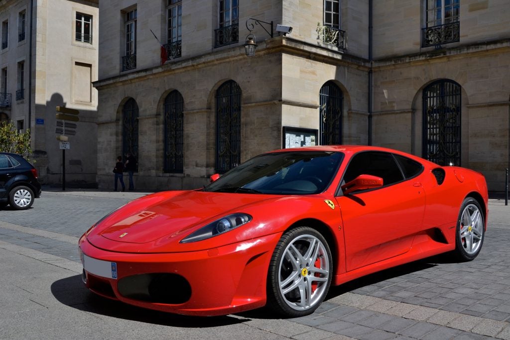 czerwone Ferrari