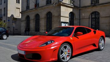 czerwone Ferrari