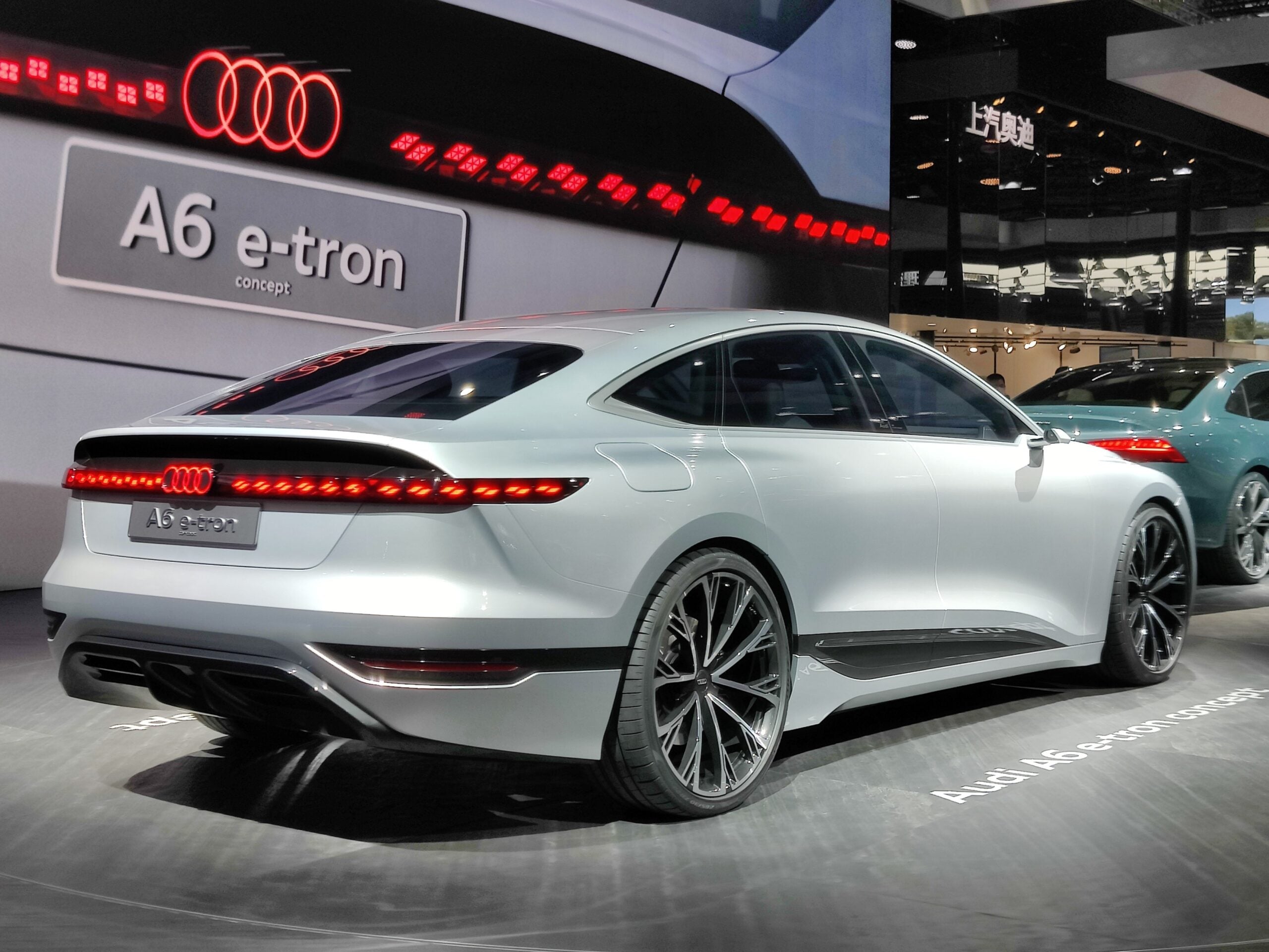 Auto koncepcyjne audi a6 s-tron