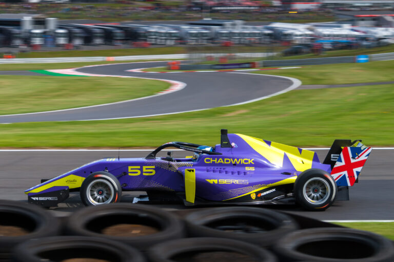 Bolid kobieta f1 wyścig