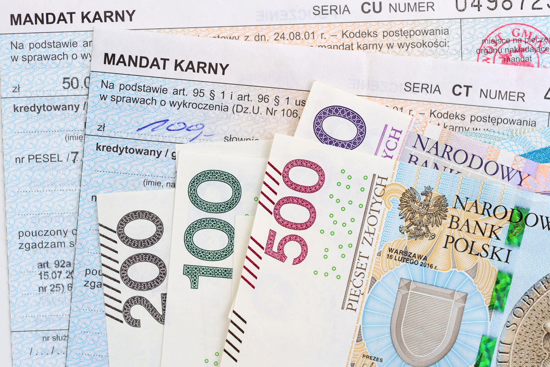 Mandat karny i polskie banknoty