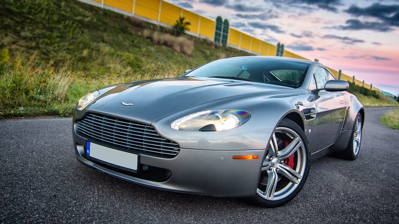 Aston Martin Vantage 