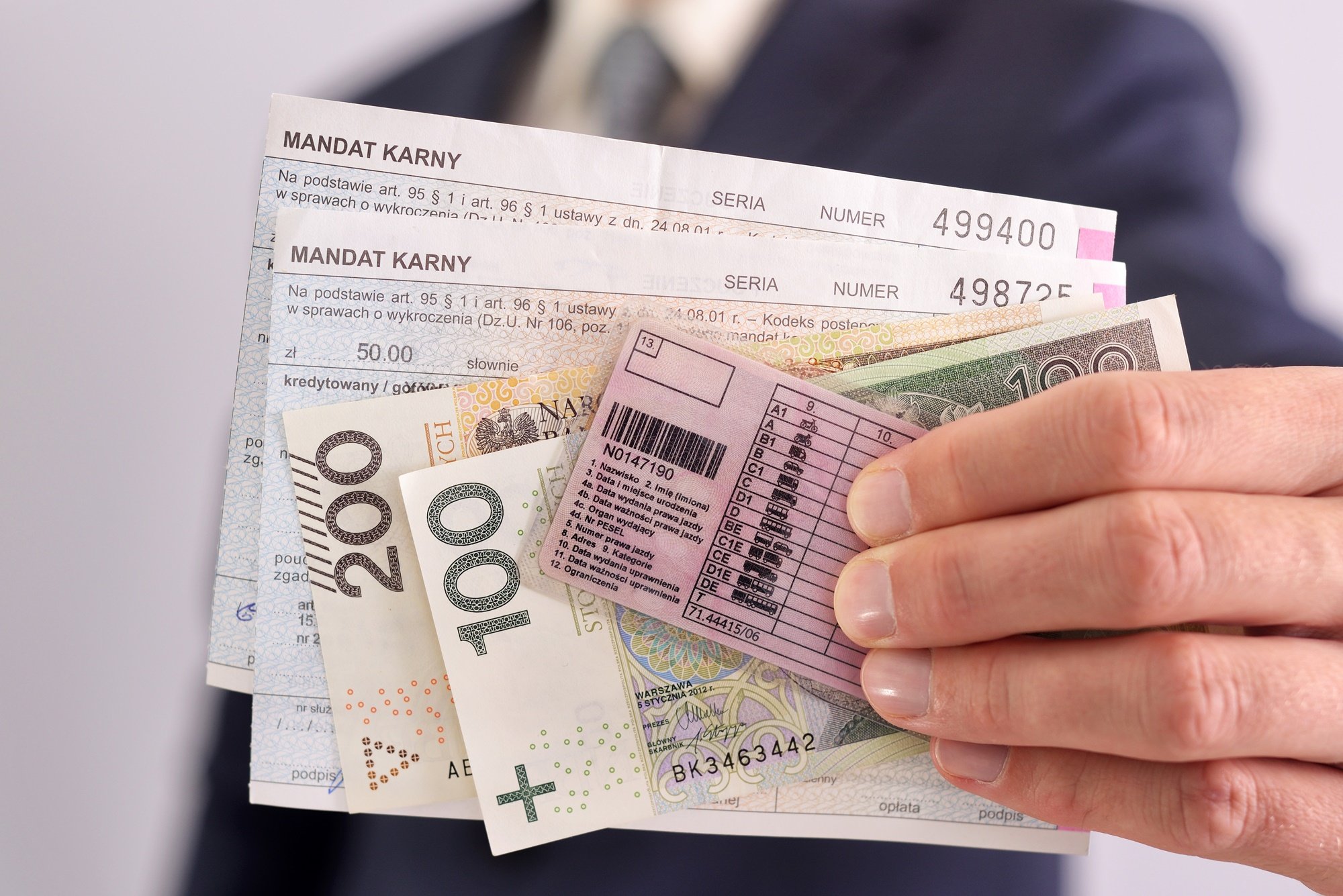 Mandaty karne, prawo jazdy i pieniądze