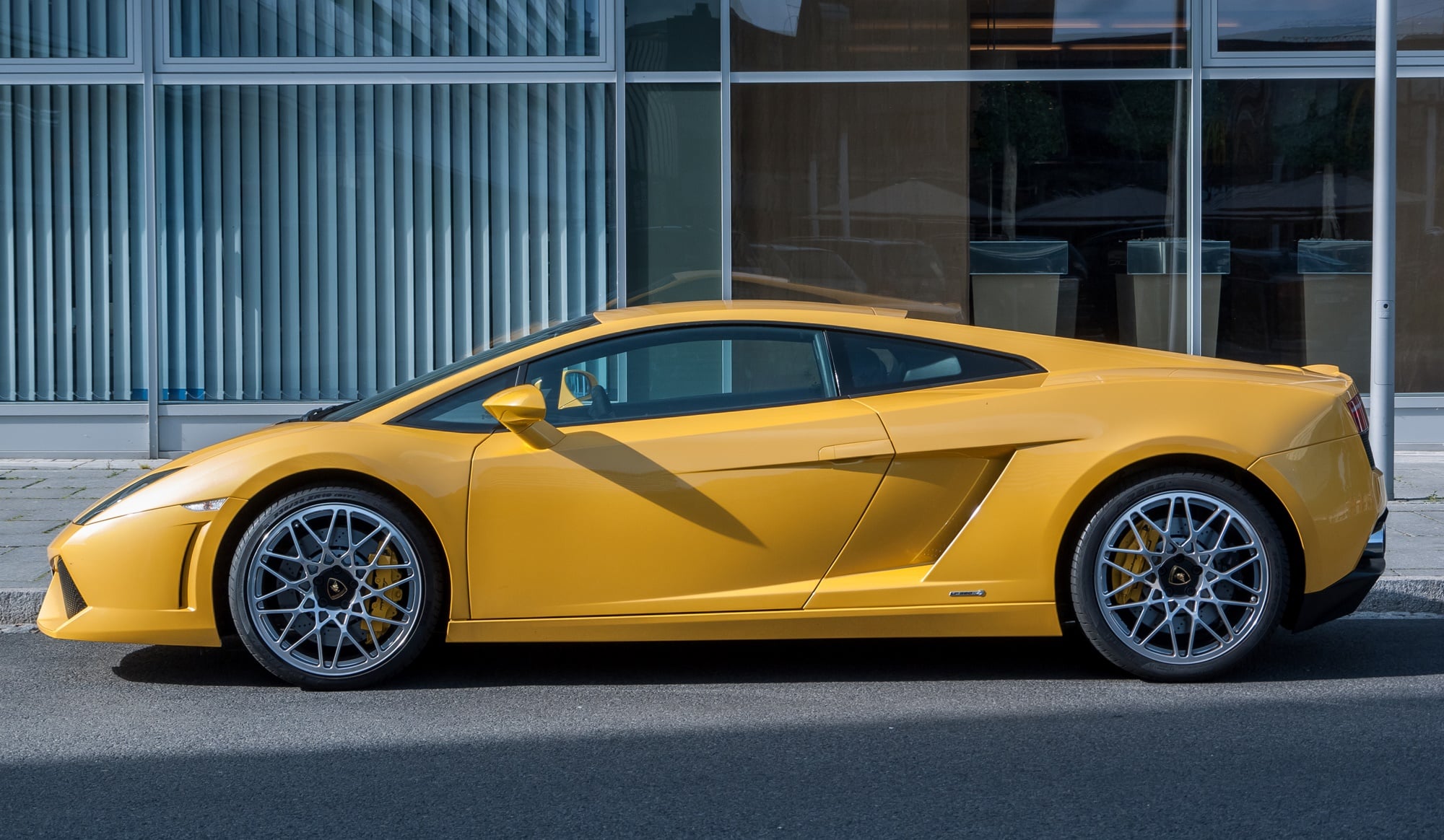 Żółte Lamborghini Gallardo LP560-4